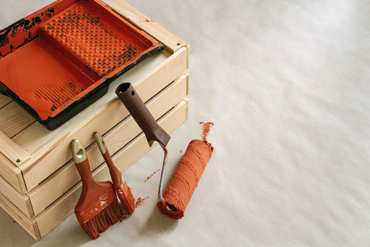 Paint brushes and decorating tools
